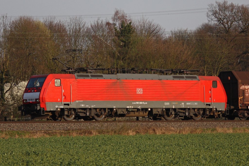 Die 189 083 fuhr am Abend des 28.3.12 durch Ratingen-Lintorf.