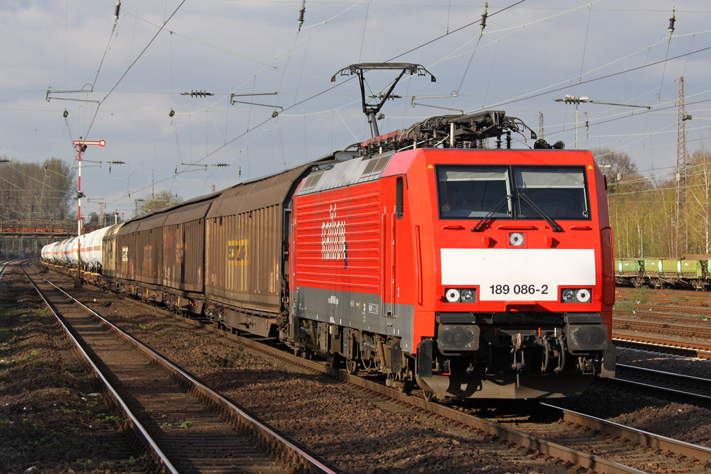Die 189 086-2 in Dsseldorf Rath am 10,04,10