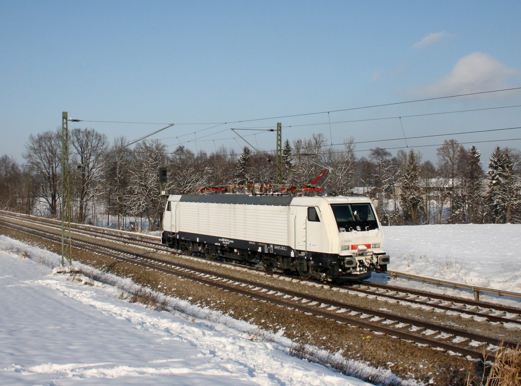 Die 189 841 am 04.12.2010 unterwegs bei Hilperting.