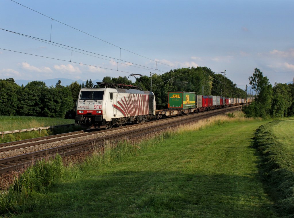 Die 189 918 mit einem KLV-Zug am 23.06.2012 unterwegs bei Hilperting.