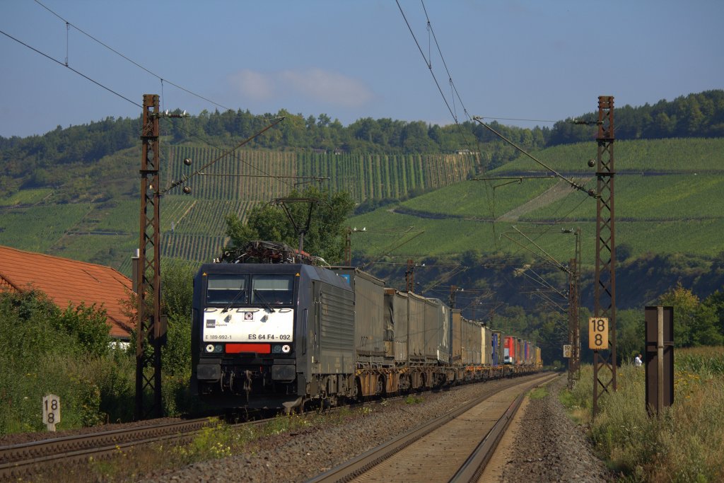 Die 189 992-1 (ES 64 F4-092) fuhr am 02.08.2011 durch Himmelstadt.