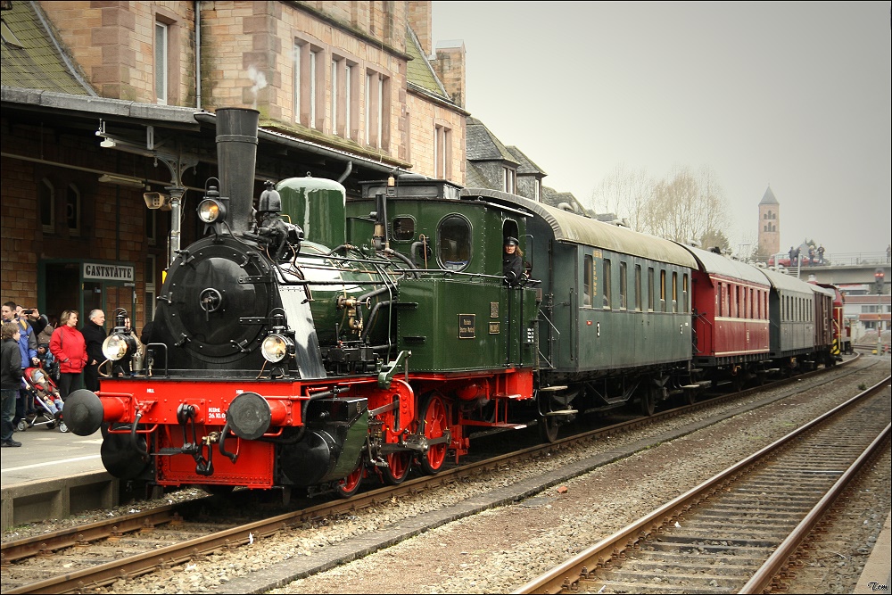 Die 1914 gebaute Dampflok Waldbrl pendelte zwischen Bahnhof und BW.
Dampfspektakel 2010 Eifel-Mosel
Gerolstein 2.4.2010