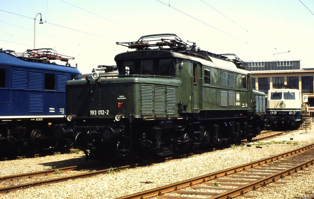 Die 193 012-2 wurde auf der Ausstellung anllich des 75jhrigen Bestehens des AW Freimann 1977 gezeigt.