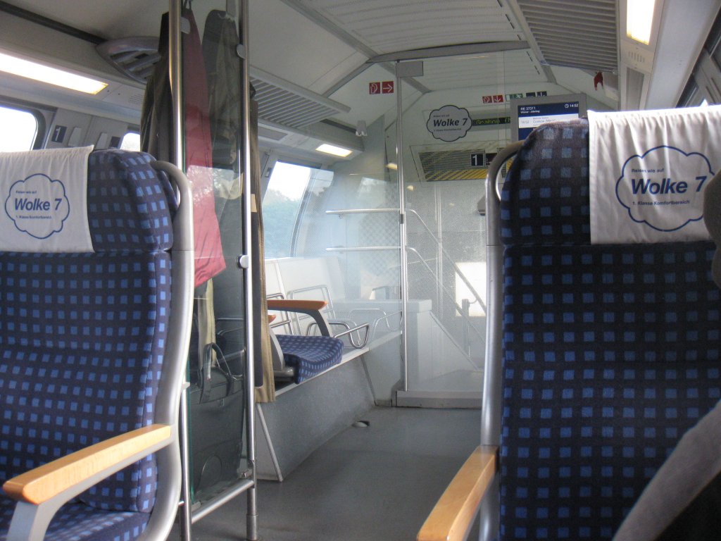 Die 1.Klasse im RE 37811 von Wismar nach Jterbog am 21.10.11. Ich hatte das Vergngen, von Ludwigslust bis Wittenberge  auf Wolke 7  zu reisen