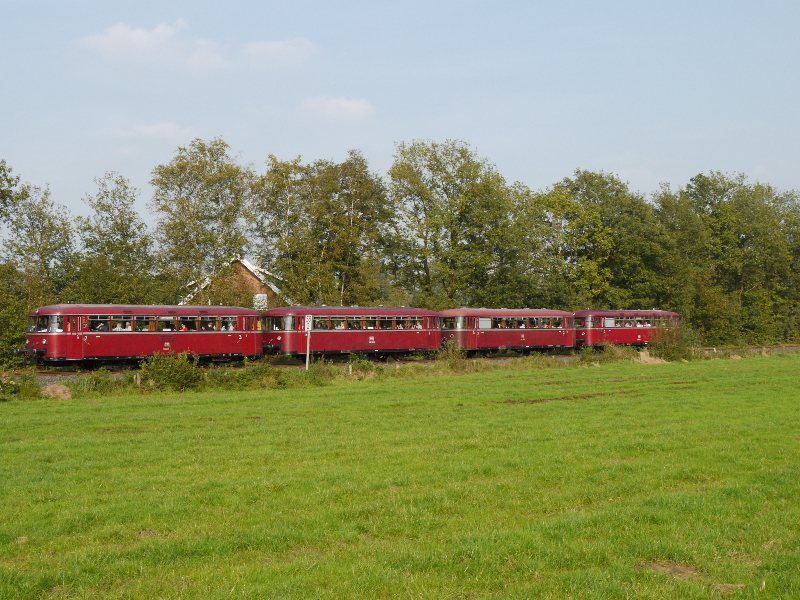 Die 2 Tagen mit den Historischen Fahrzeuge war ein Voller Erfolg. Das Wetter spielte mit und auch so war alles genial. Hier fhrt zum letzten mal der VT 798 von Mnster nach Enschede und wieder zurck. 26.09.2011