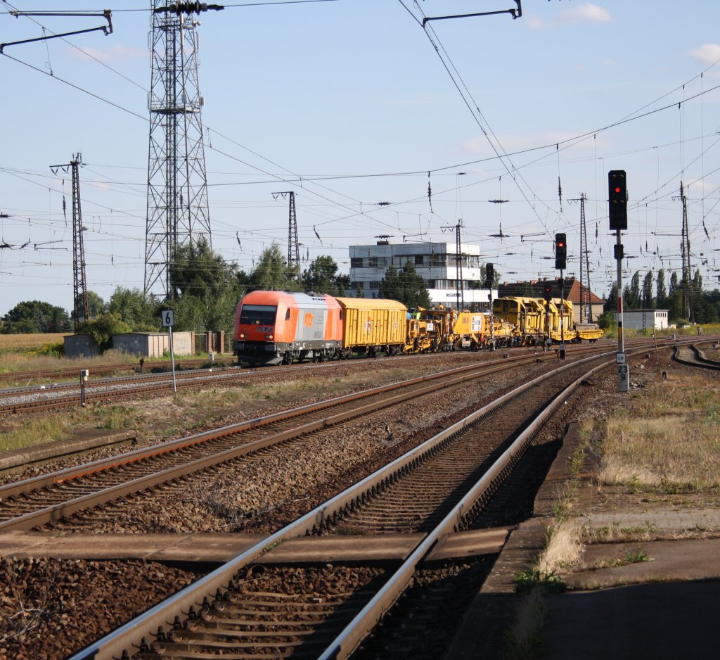 Die 2016 905-9  RTS  kam mit einem Bauzug durch Grokorbetha am 12.08.2012 