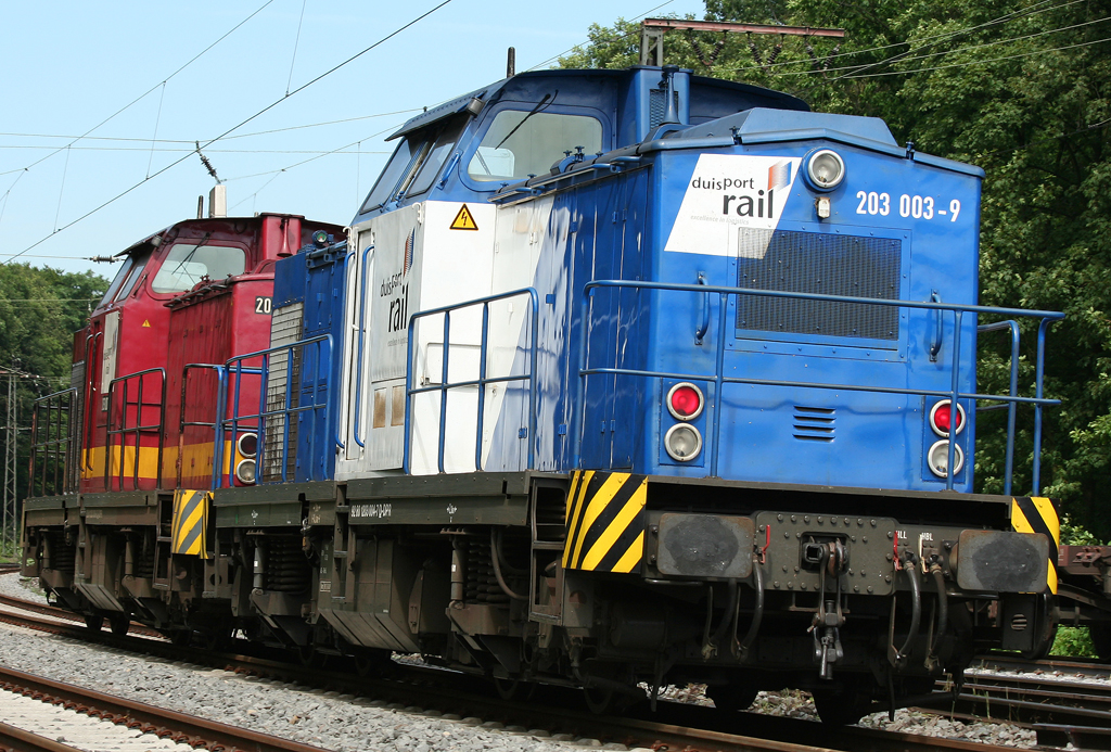 Die 203 007-3 & 203 003-9 der Duisport Rail durchfahren Duisburg Neudorf in DT am 07.07.2010