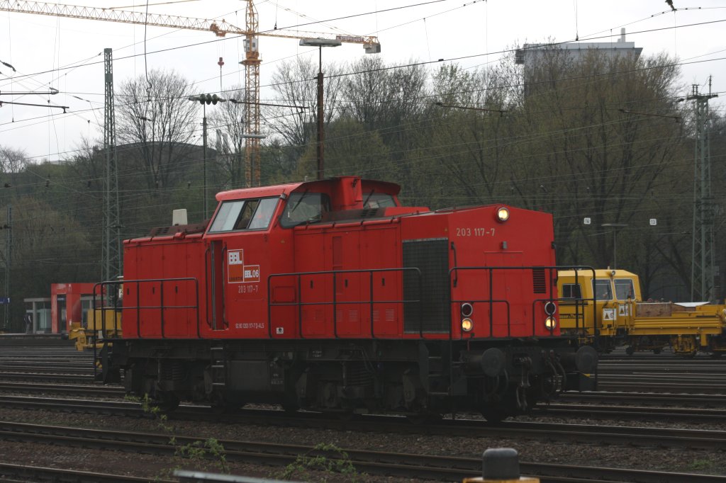 Die 203 117-7 von BBL rangiert in Aachen-West.
3.4.2011
