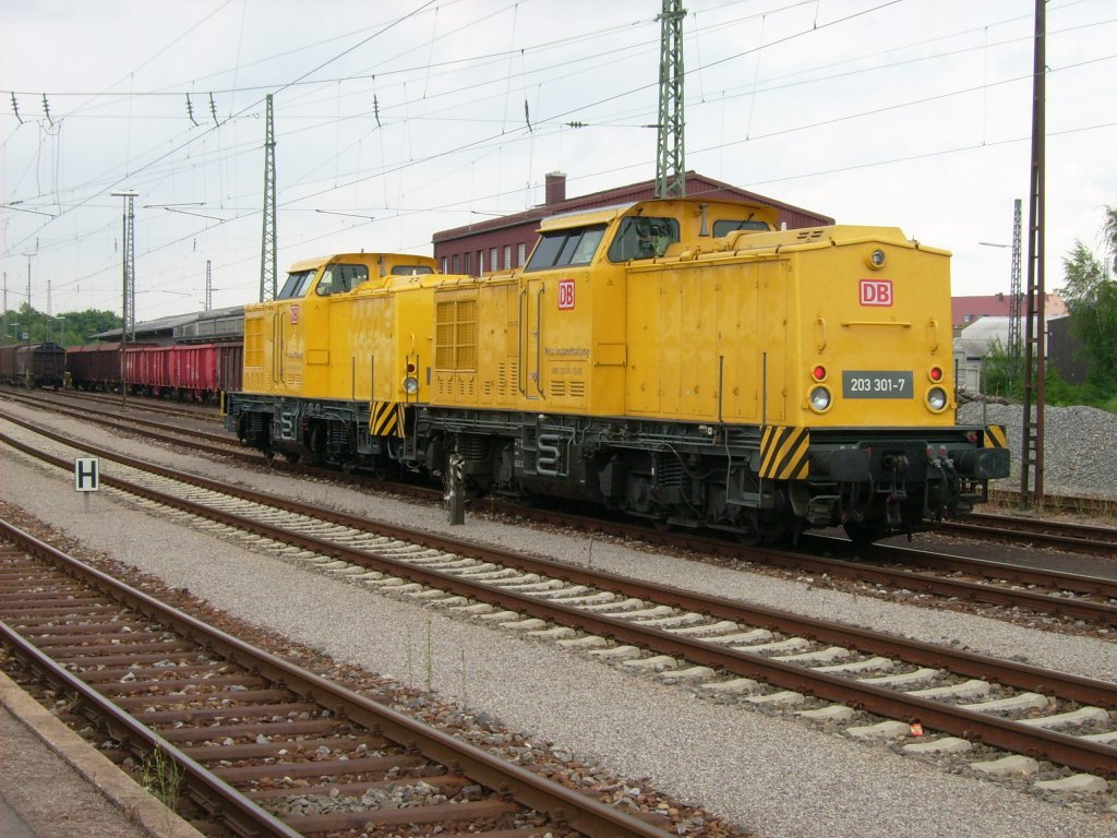 Die 203 301-7 dahinter die 203 306-6 der DB 
Netz beim Aufenthalt in Rastatt am 26.7.10