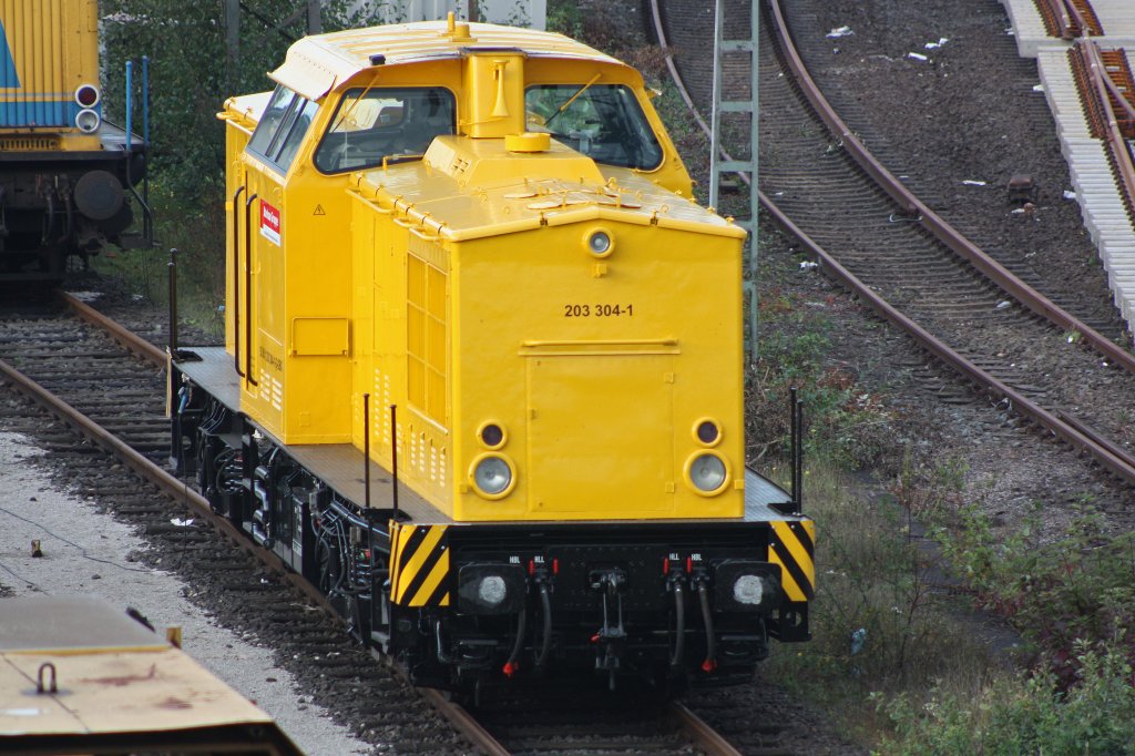 Die 203 304 der DBG bzw jetzt ja wieder Bahnbaugruppe zeigt sich seit kurzem in neuer Lackierung.Hier am 5.10.10 angestellt in Duisburg-Entenfang