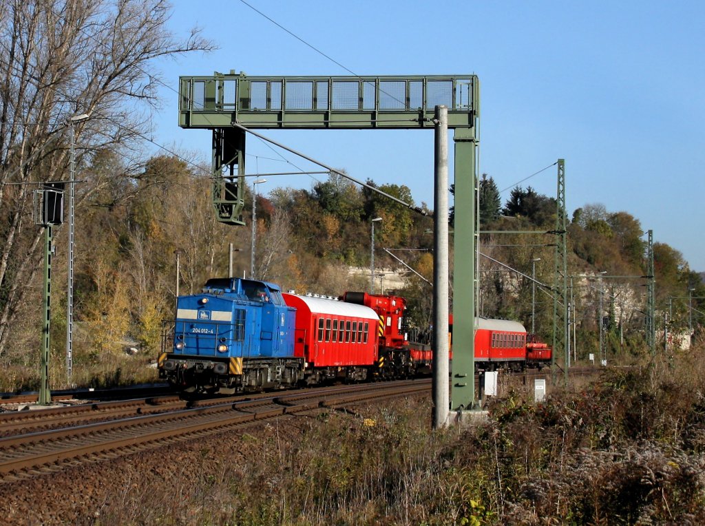 Die 204 012 am 17.10.2011 mit einem Hilfszug  unterwegs bei Bad Ksen.