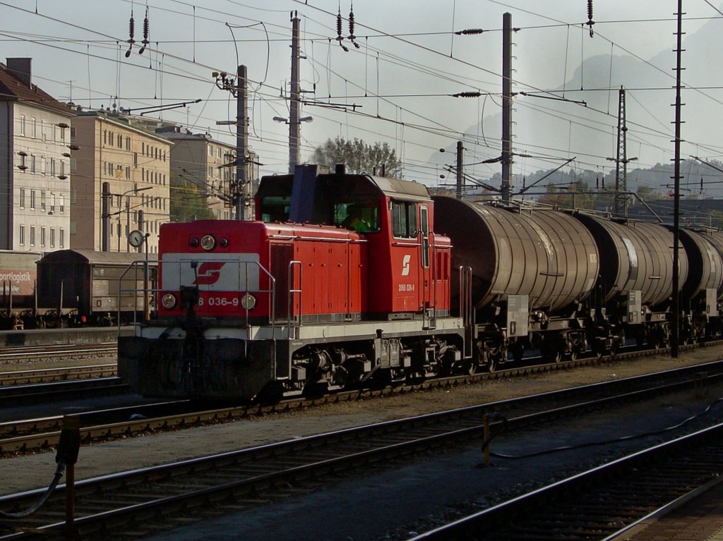 Die 2068 036 am 11.10.2008 bei Rangierarbeiten im Salzburger Hbf. 