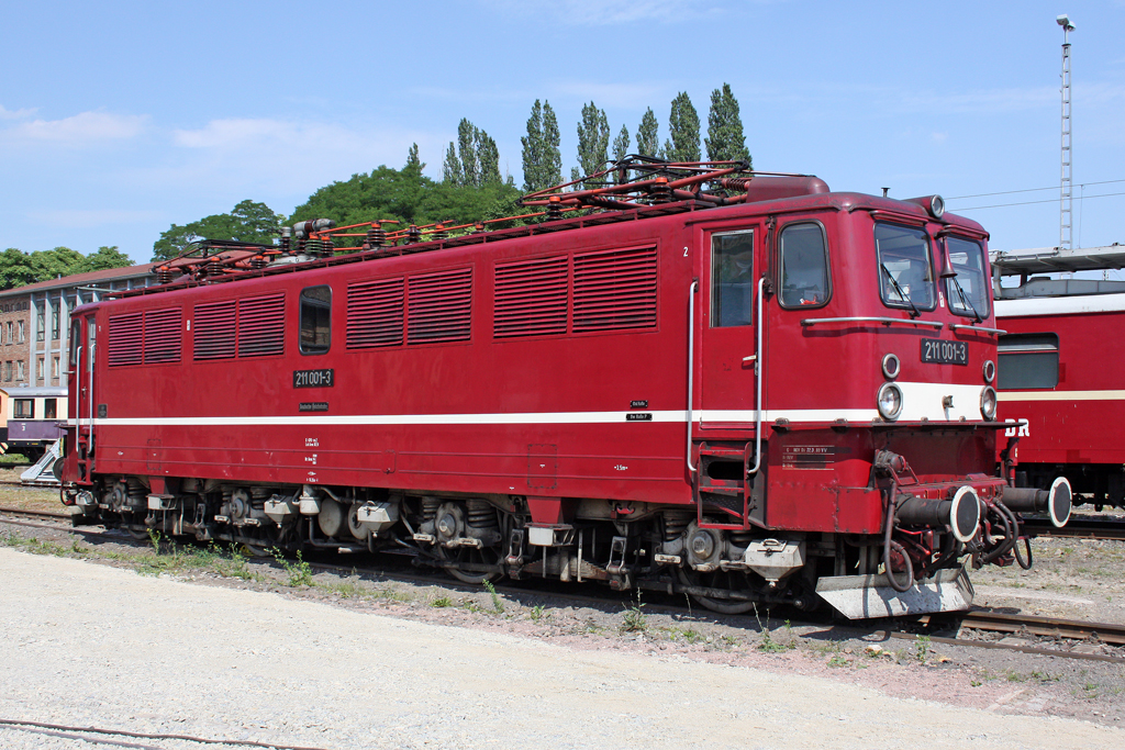 Die 211 001-3 im DB Museum Halle (Saale) am 02,07,10