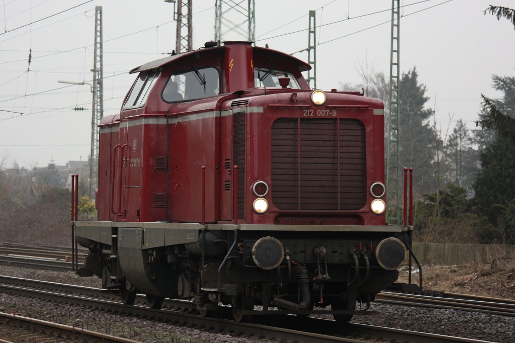 Die 212 007 fuhr 1.3.12 als Lz durch Ratingen-Lintorf.