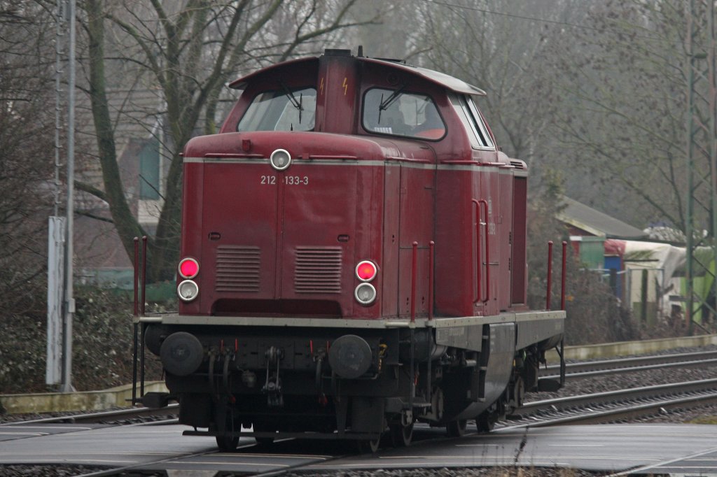 Die 212 133 von Bahnservice Mannheim fuhr am 17.2.12 als Lz durch Ratingen-Lintorf.Da leider die Neusser Eisenbahn Lok 9 auf dem Wartegleis stand war leider nur ein Nachschuss mglich.