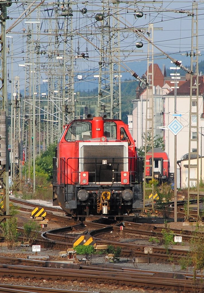 Die 214 018 rangierte am Abend des 07.08.2010 zurck in Richtung Abstellanlage Ost (Ao) in Nrnberg.