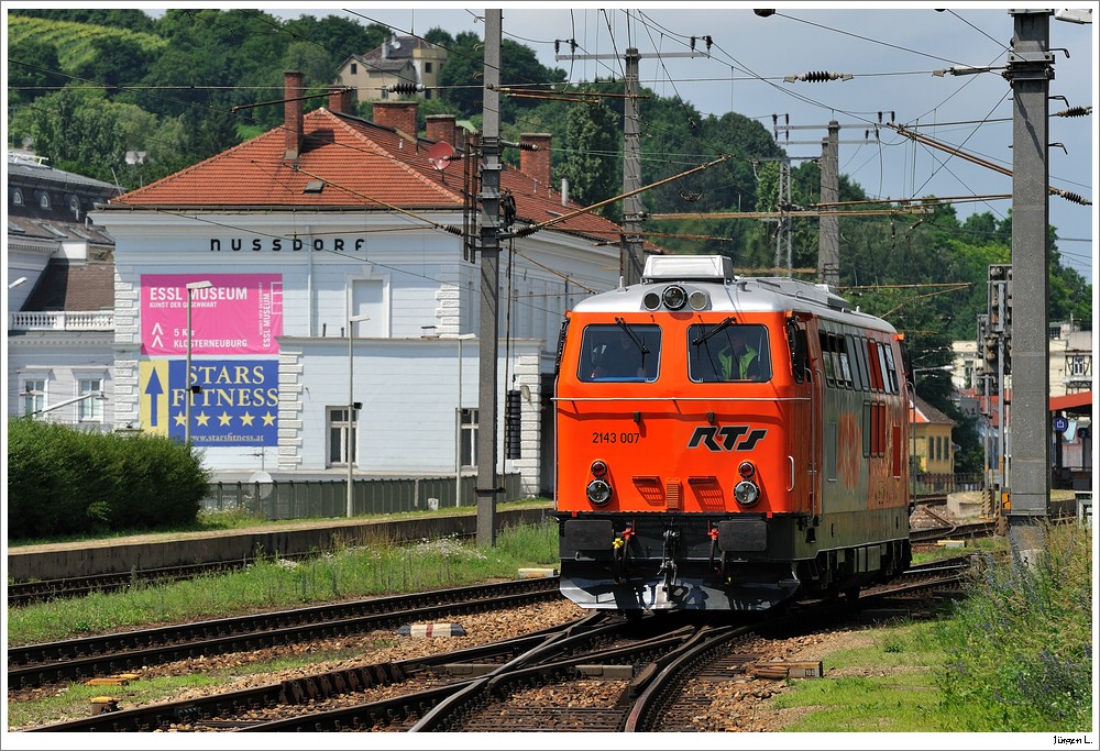 Die 2143.007 beim Rangieren in Wien/Nussdorf; 19.6.2010