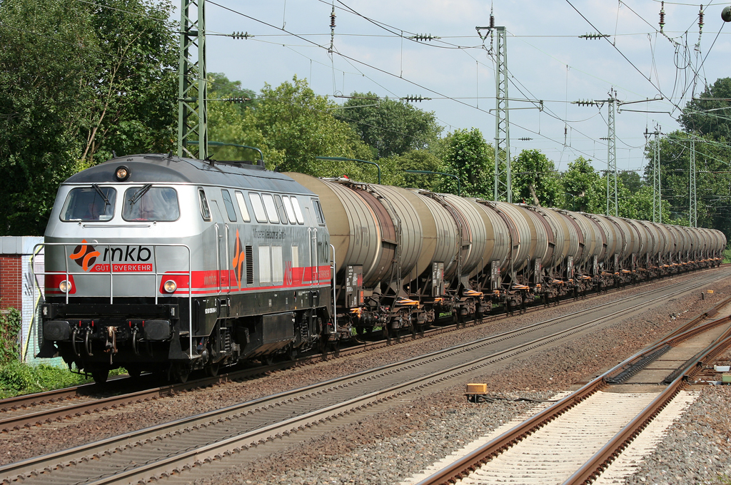 Die 216 014-1 der MKB durchfhrt Dsseldorf Oberbilk berraschend auf dem LZB Gleis mit einem Gz am 06.08.2010