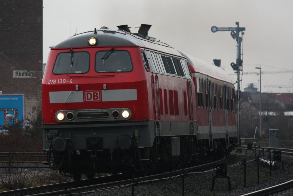 Die 218 139-4 fuhr am 07.01.2011 mit als RB23 von Euskirchen nach Bonn, hier kurz nach dem halt in Rheinbach.