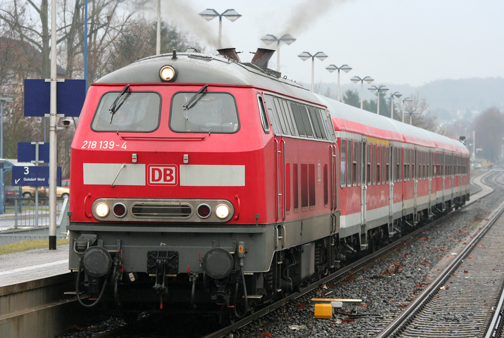 Die 218 139-4 zieht die RB23 von Euskirchen nach Bonn aus Bonn Duisdorf am 11.02.2011