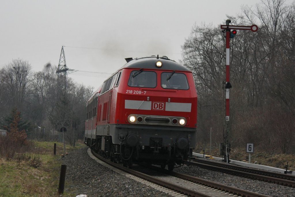 Die 218 208-7 fuhr am 14.02.2011 aus Rheinbach aus.