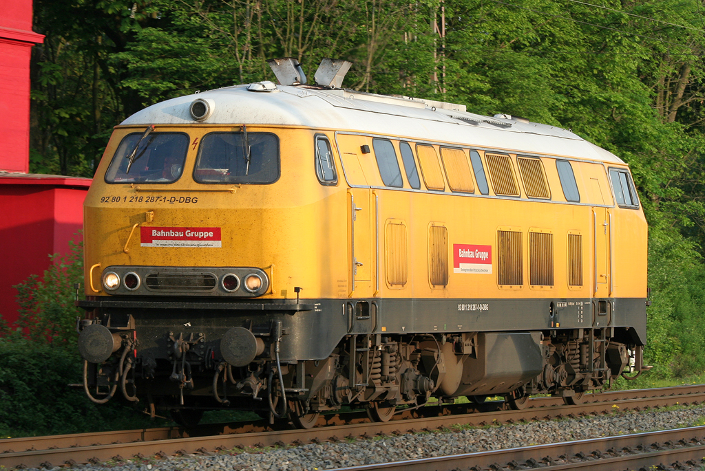 Die 218 287-1 der DBG durchfhrt Ratingen Lintorf Lz Richtung Duisburg Wedau am 20.04.2011