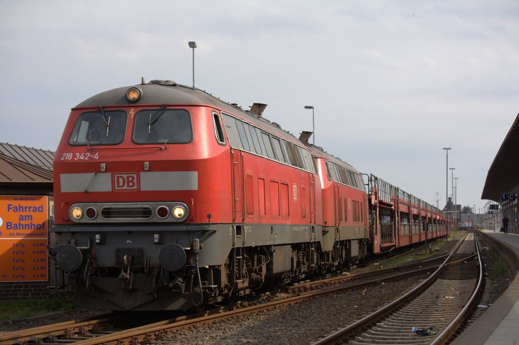 Die 218 342-4 stand am 21.08.2011 mit ihrem Autozug in Westerland (Sylt).