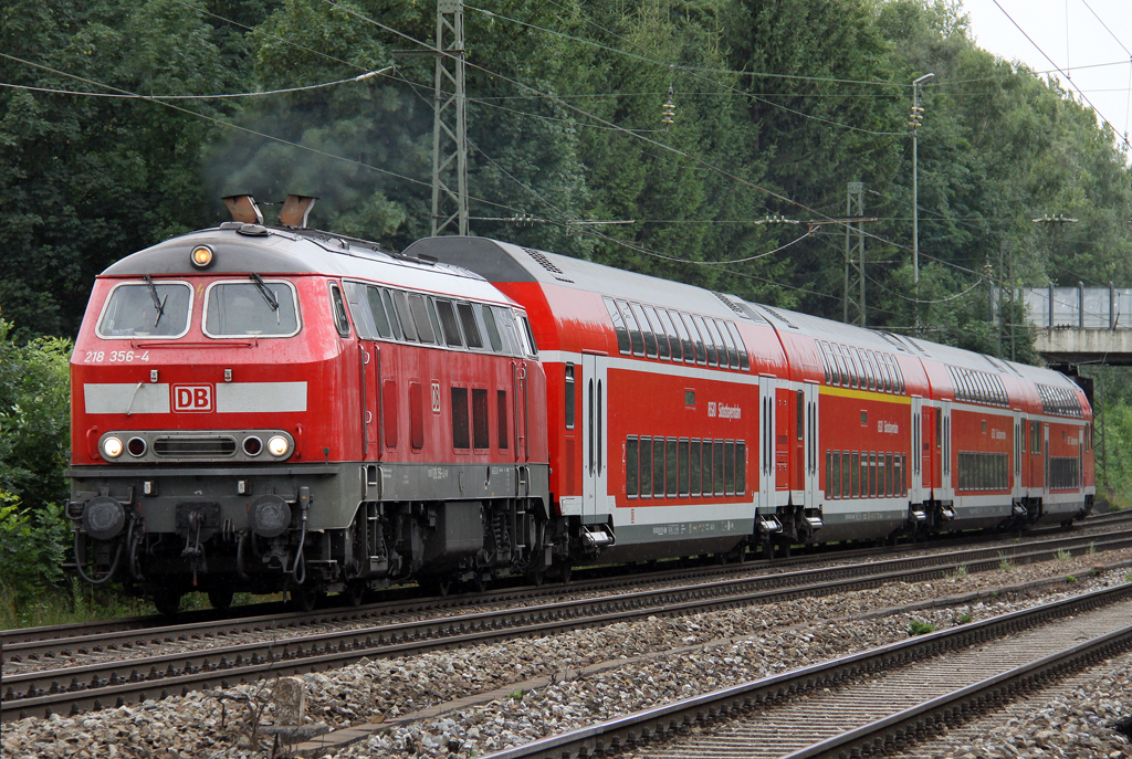 Die 218 356-4 dieselt durch Mnchen Riem Richtung Mhldorf am 19.07.2012
