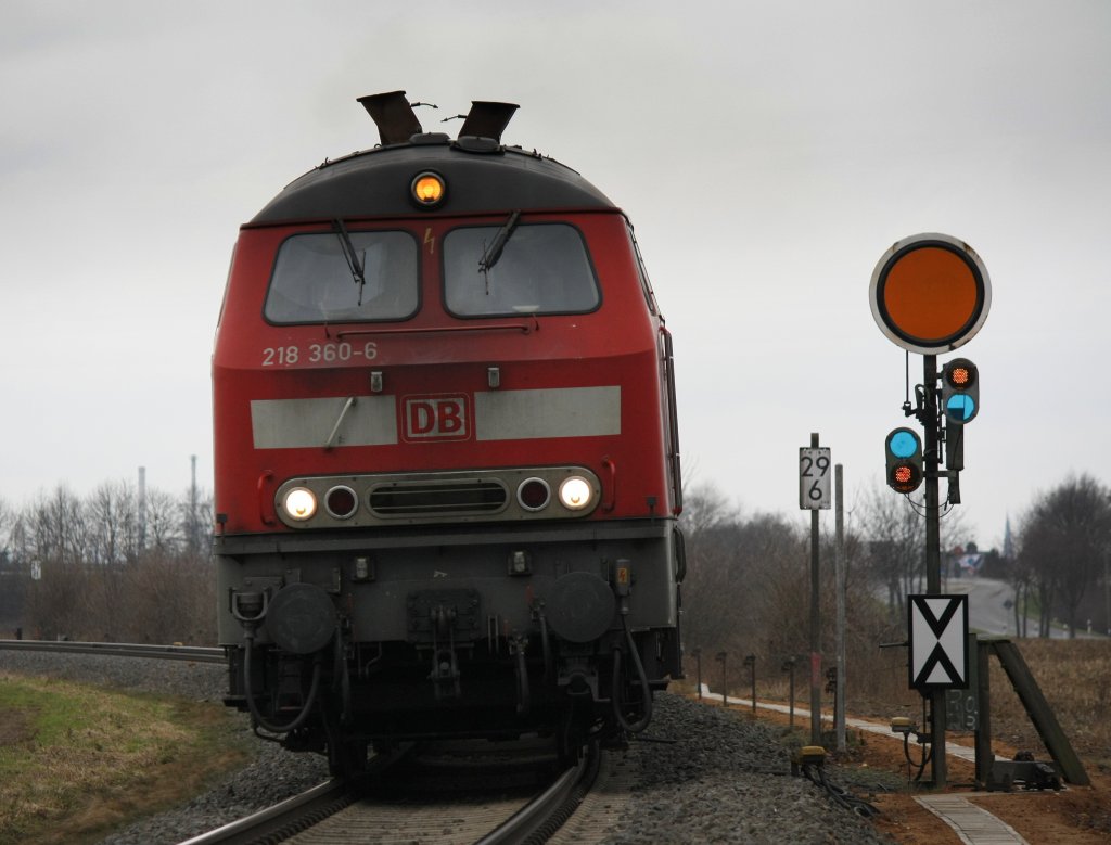 Die 218 360-6 fuhr am 15.02.2011 durch Kuchenheim.