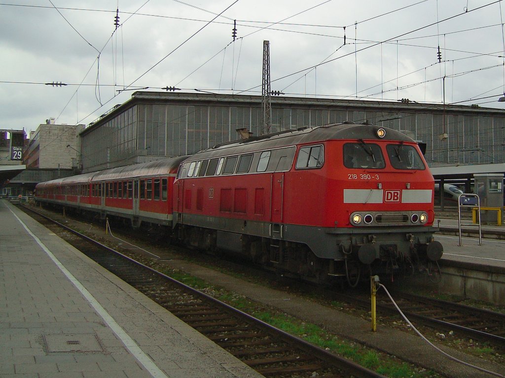 Die 218 390 am 23.03.2008 mit einer RB im Mnchner Hbf. 