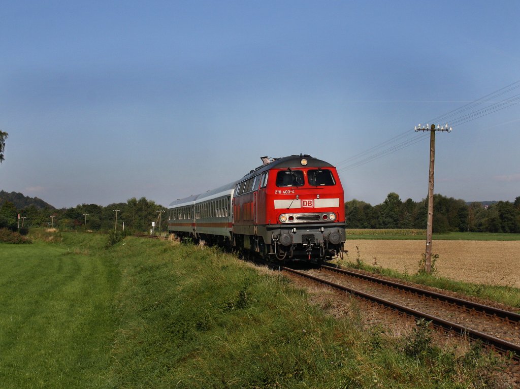 Die 218 403 am 18.09.2010 mit dem IC Rottalerland unterwegs bei Bad Birnbach. 