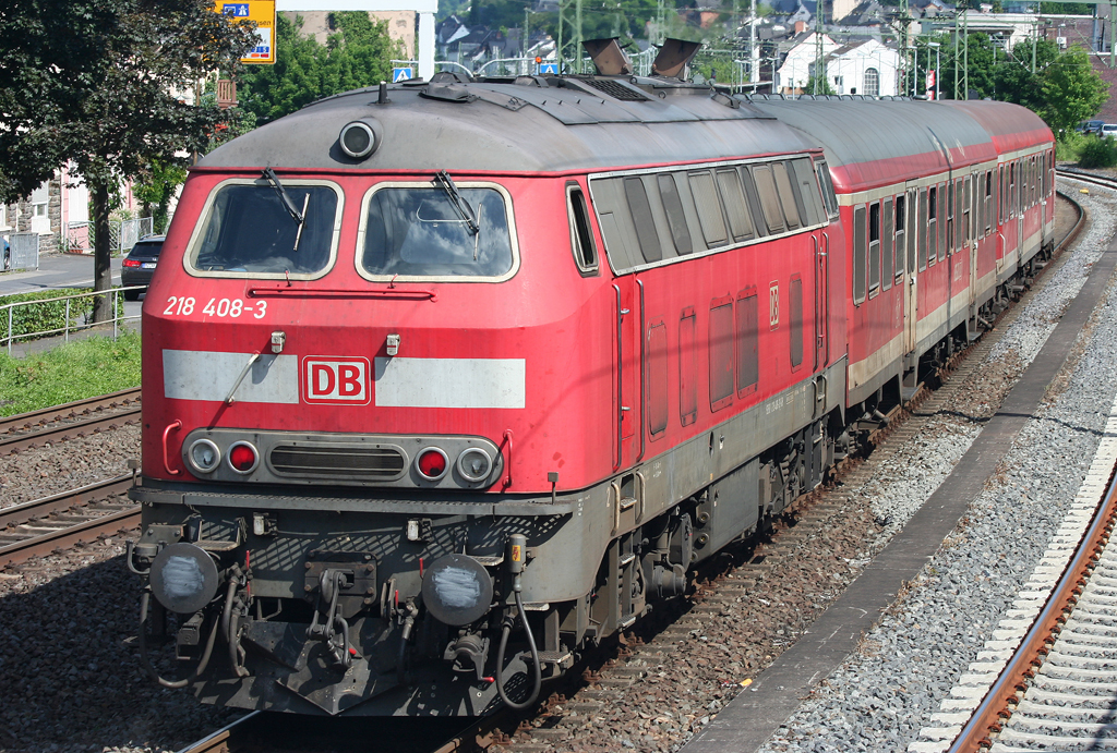 Die 218 408-3 schiebt die RB Hunsrckbahn aus Emmelshausen in den Zielbahnhof Boppard HBF am 05.06.2010