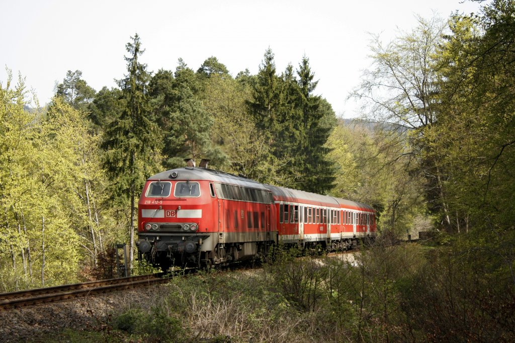 Die 218 412-5 schob am 10.04.2011 ihre RB von Boppard Hbf nach Boppard Buchholz.
