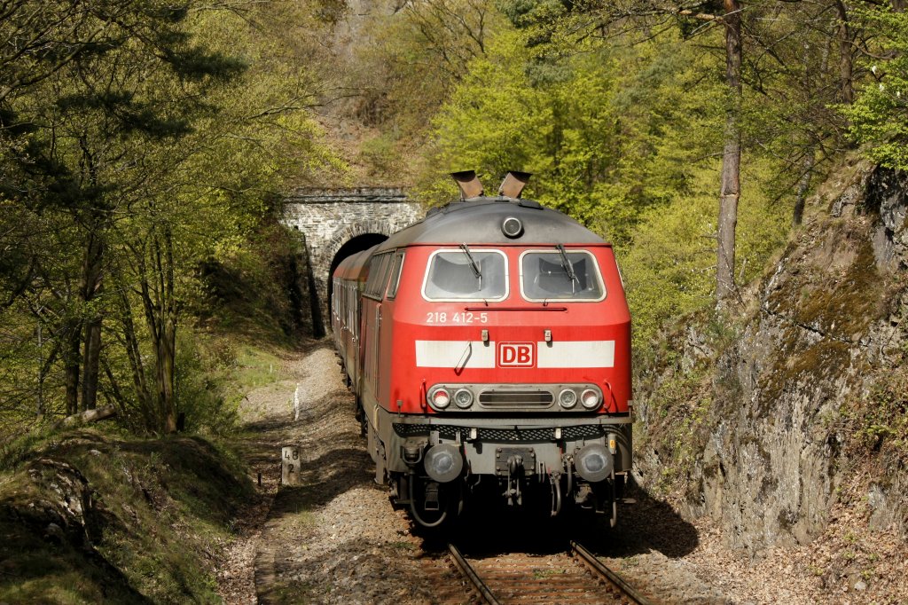 Die 218 412-5 schob am 10.04.2011 ihre RB von Boppard Buchholz nach Boppard Hbf.