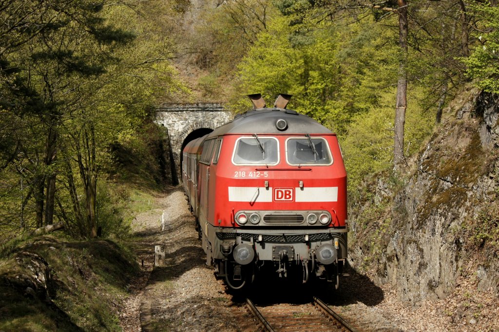 Die 218 412-5 schob am 10.04.2011 ihre RB von Boppard Buchholz nach Boppard Hbf.