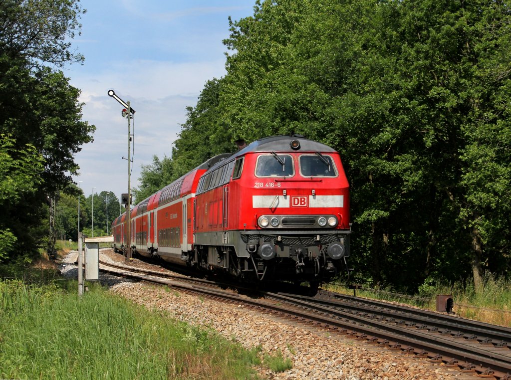 Die 218 416 mit einer RB nach Mhldorf am 15.06.2013 bei der Durchfahrt in Thann-Matzbach.