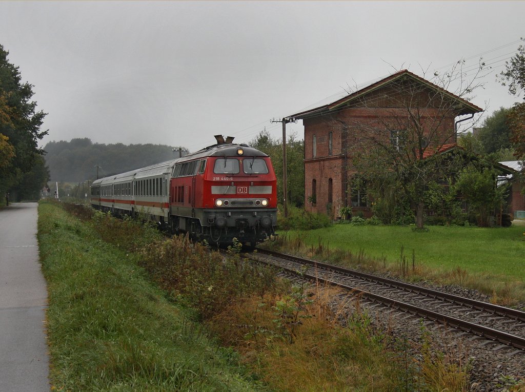 Die 218 440 am 25.09.2010 mit dem IC Rottalerland unterwegs bei Kaismhle.