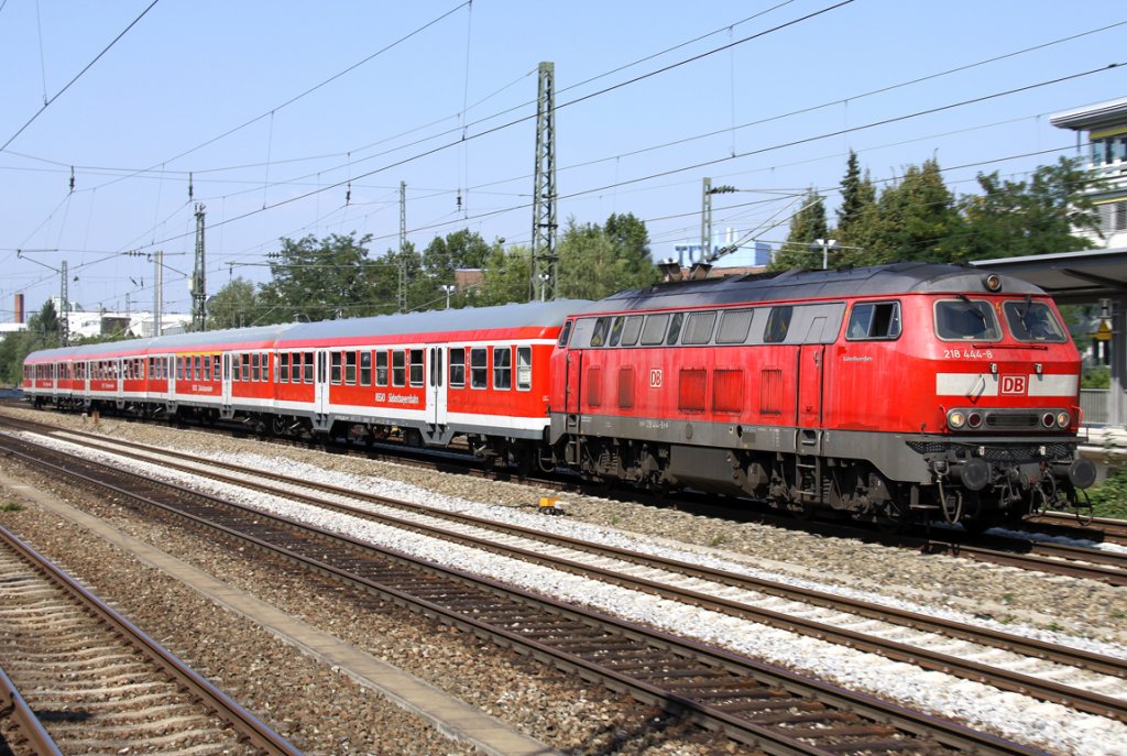 Die 218 444-8 zieht eine klassische RB von M�nchen nach M�hldorf durch M�nchen Heimeranplatz am 10.09.2012