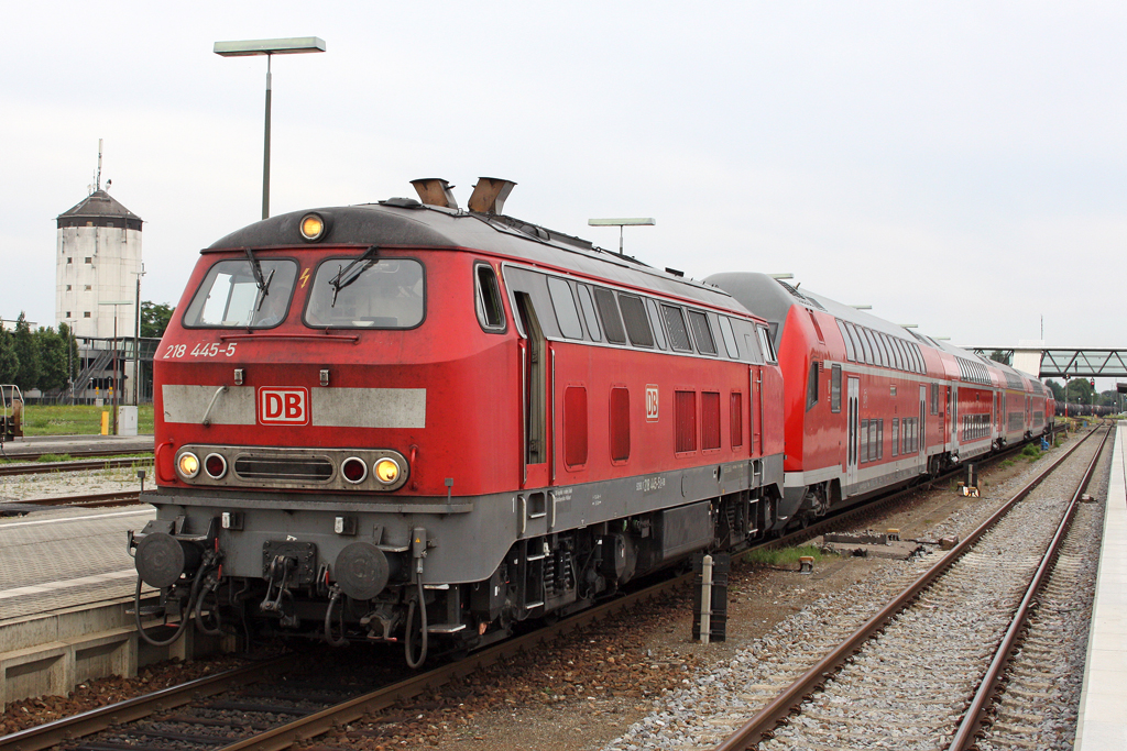Die 218 445-5 in Mhldorf am 04,08,10