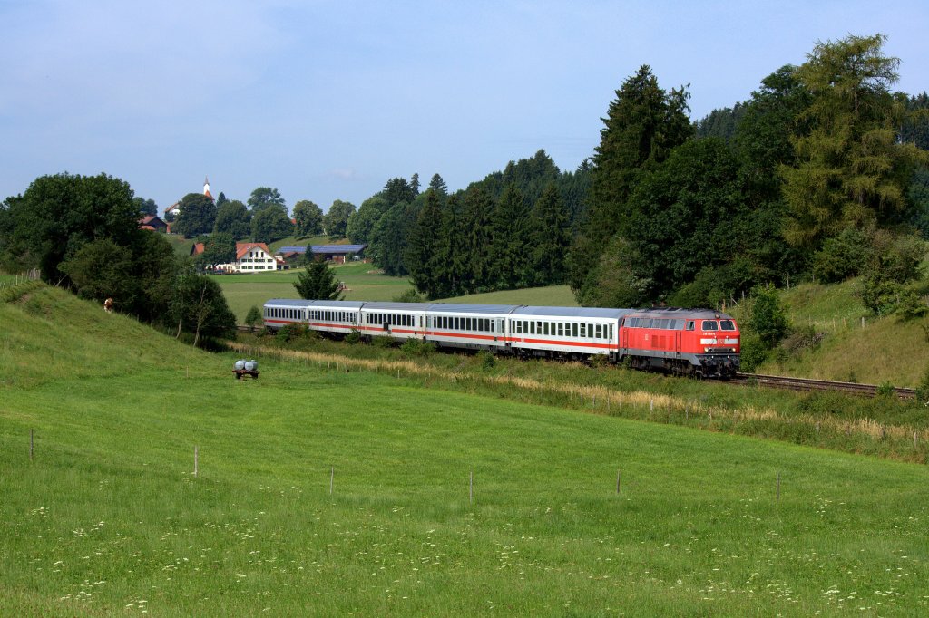 Die 218 464-6 am 09.08.2012 bei Aitrang.