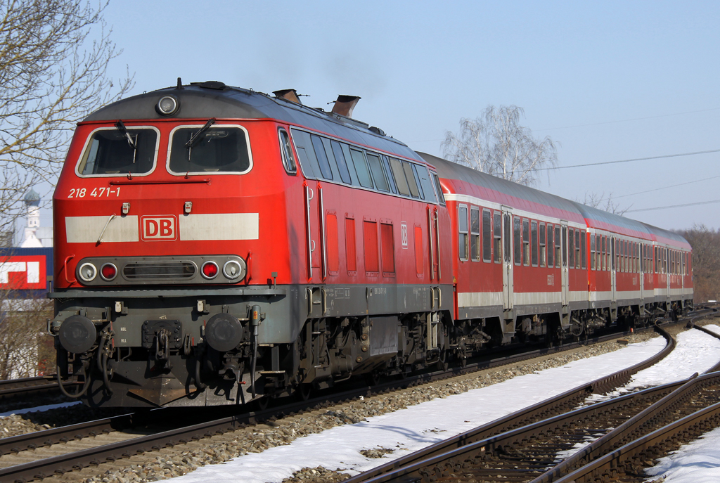 Die 218 471-1 als RE von Buchloe nach Mnchen in Kaufering am 04.03.2013