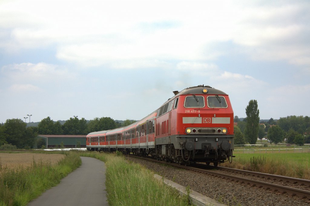 Die 218 477-8 zog am 01.08.2011 ihre RB durch Altenstadt(Hessen).