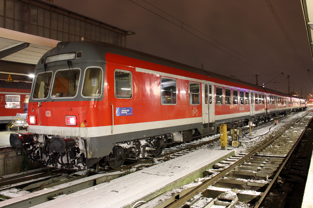 Die 218 486-9 mit der RB nach Buchloe in Mnchen Hbf am 07.12.2012