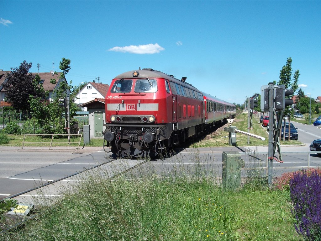 Die 218 491-9 bei der Ausfahrt von Owen / Teck in Richtung Oberlenningen am 29.05.2009