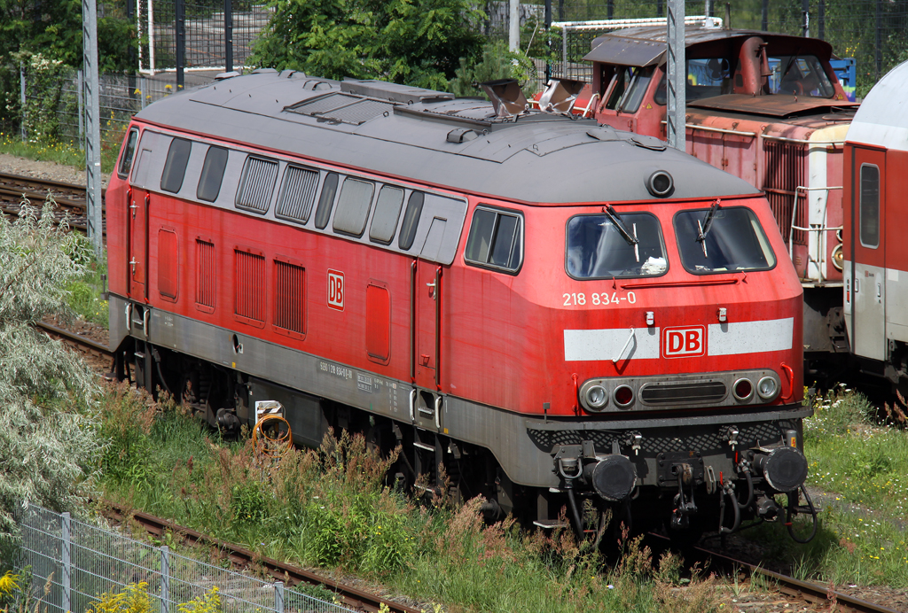 Die 218 834-0 steht im Bw DB Autozug in Berlin Warschauer Strae am 11.08.2012