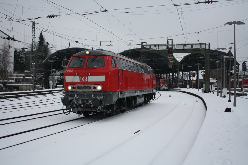 Die 218-836-1 verlsst am 13.2.10 Aachen Hbf im Gterdurchfahrtsgleis 
Richtung Kln.