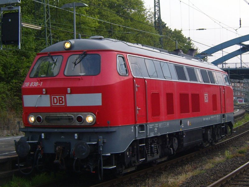 Die 218 838-1 kam grade vom nachschub von dem Pilgersonderzug zurck in Aachen Hbf am 08.05.2010. 
