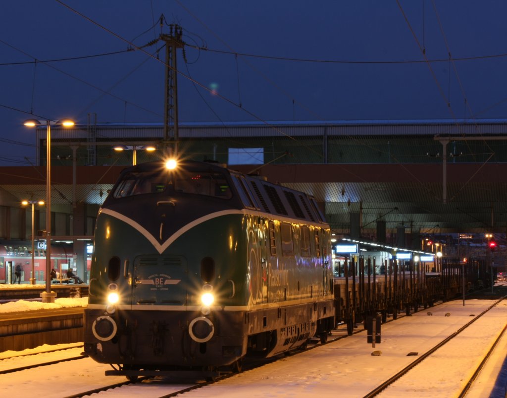 Die 220 053 der Brohltallbahn am 30.12.2010 in Dsseldorf Hbf.