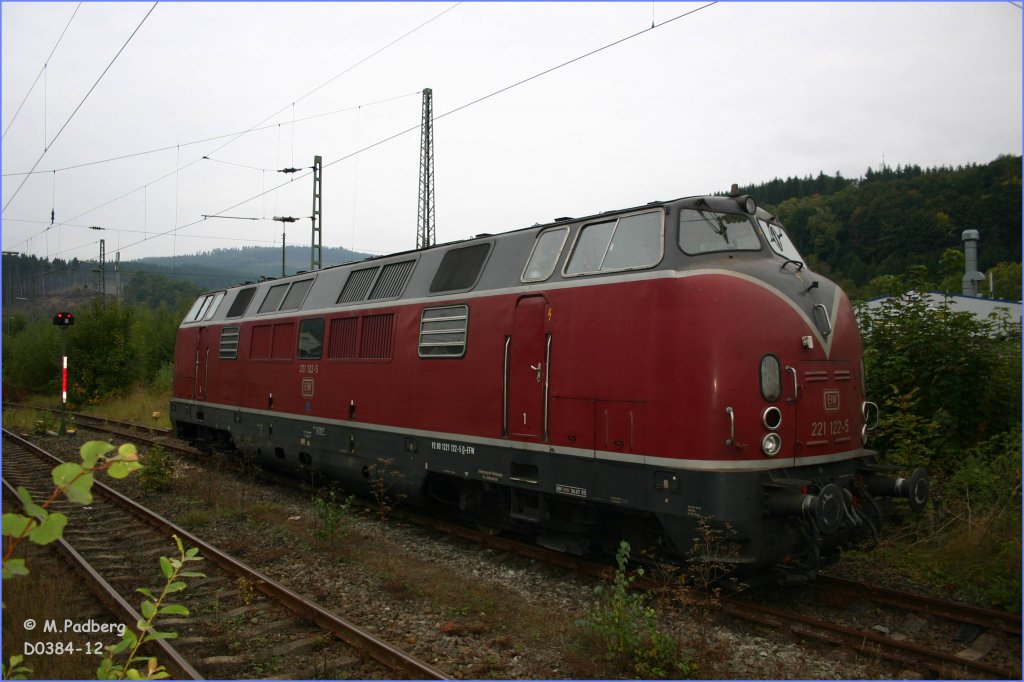 Die 221 122-5 am 30.09.2008 im Bahnhof Altenhundem an der Ruhr-Sieg Strecke
92 80 1221 122-5 D-EFW
