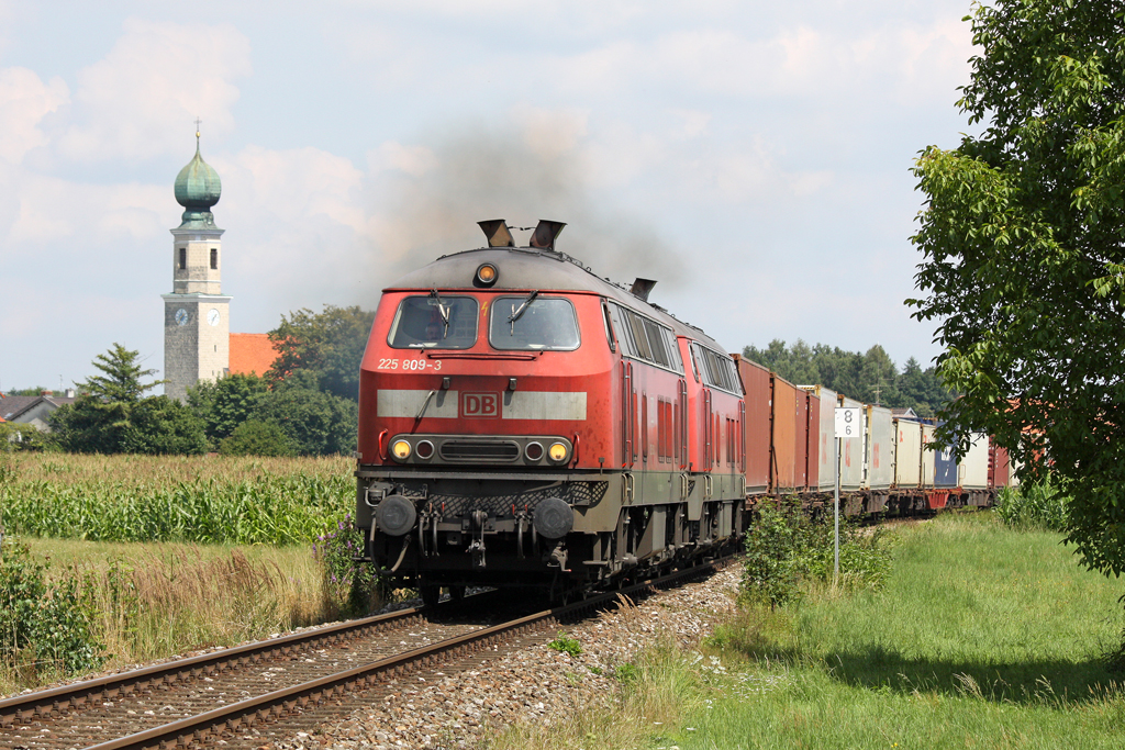 Die 225 809-3 ( 218 009-9 ) und 225 071-0 in Heiligenstatt am 04,08,10